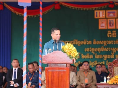 中柬警方联合破获制售假烟案，柬埔寨副首相主持假烟销毁仪式