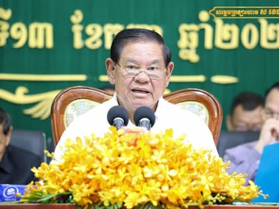苏庆在马德望省贡良县主持人民党慰问活动