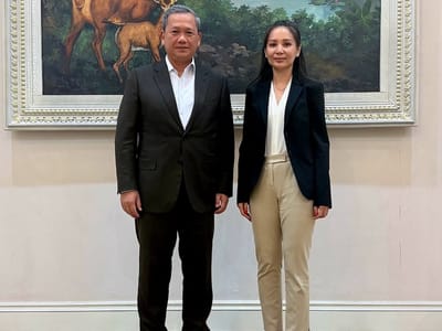 洪玛奈首相会见金速卡之女