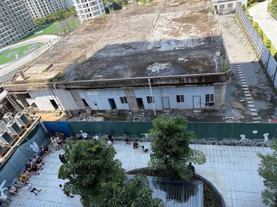 西港警方突击搜查U Mall公寓，26名外国人被捕