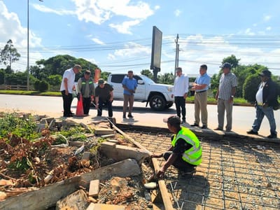 金边水净华区区长视察道路维修项目 确保工程质量与出行安全