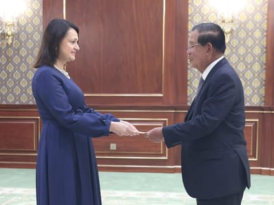 柬埔寨参议院主席洪森会见塞浦路斯新任驻柬大使