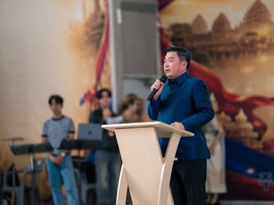 柬埔寨劳工部代表与驻韩大使出席光州地区亡人节活动