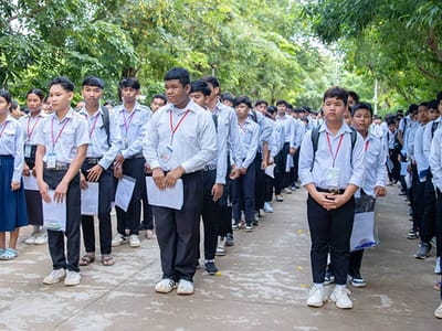 柬埔寨边境地区学生克服挑战 在高考中取得优异成绩