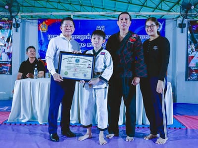 柬埔寨合气道协会为40余名选手颁发段位证书