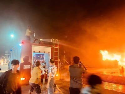 柴桢省2栋房子发生大火！