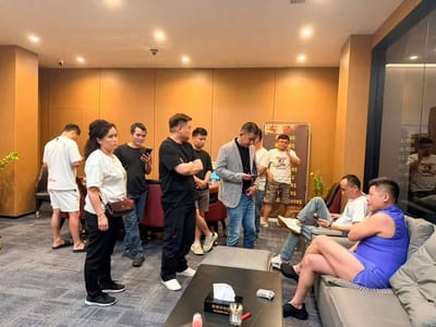 金边一桌球俱乐部非法聚赌被突袭，29人被捕
