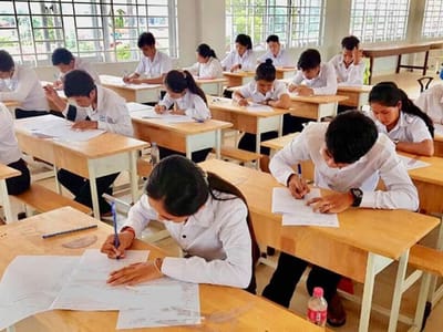 柬埔寨高考阅卷老师为考生支招：掌握作文类型与遣词造句是拿高分关键