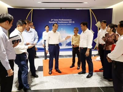 柬埔寨新闻部视察第二届各国议会间议长会议媒体中心筹备工作