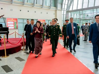 柬国会主席昆索达丽率团访问越南河内108中央军医院