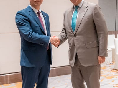 洪玛奈首相会见中国能建国际集团董事长乔旭斌