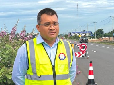 柬埔寨公共工程与运输部在5号公路安装交通安全设施