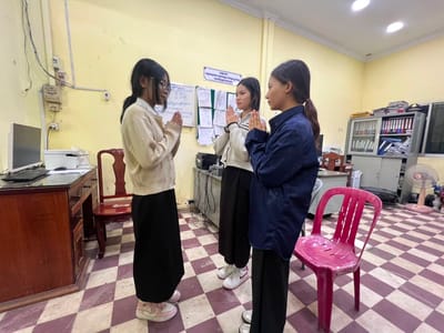 对一名女生霸凌，金边2名女学生被带到警察局！