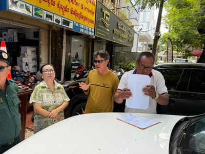 金边堆谷区一商铺因私占公共道路引发纠纷，当局出面协调解决