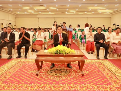 磅通省副省长出席“良种学校”证书颁发仪式 强调家庭教育重要性