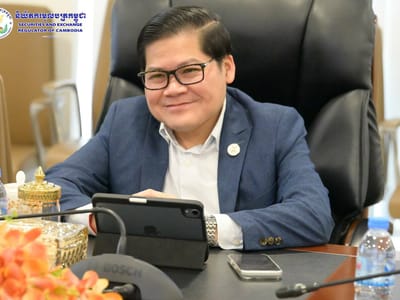 柬埔寨证券监管局局长苏速杰与亚行专家举行合作会议