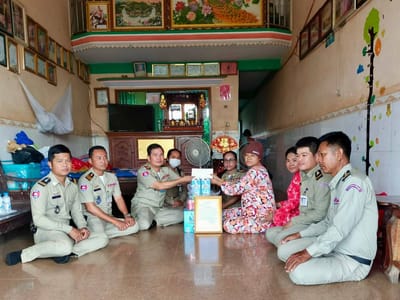 磅湛省警察局长派遣代表，慰问不幸痛失爱子的女警