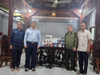 旅美柬埔寨人民党工作组向驻守边境官兵捐赠药品