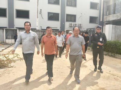 金边雷西胶区一在建建筑物，被查获大量电诈设备！