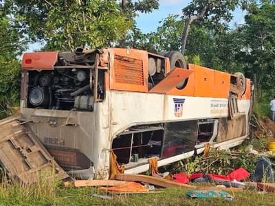蒙多基里省一客运大巴翻车，致31人受伤
