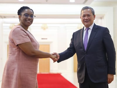 洪玛奈首相会见古巴驻柬埔寨大使