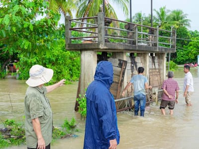 柬埔寨菩萨省遭遇洪灾，当地紧急转移152名患者