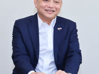 陈丰明与新加坡驻柬大使举行工作午宴，共同推动经贸投资合作