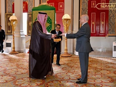 西哈莫尼国王接受沙特阿拉伯新任驻柬大使递交国书