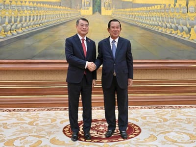 越南总理黎明兴拜会柬埔寨参议院主席洪森