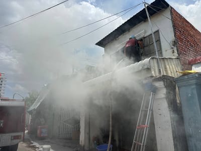 金边一民宅突发火灾，疑因电线短路引发！