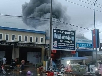 西港一空调销售店发生大火！
