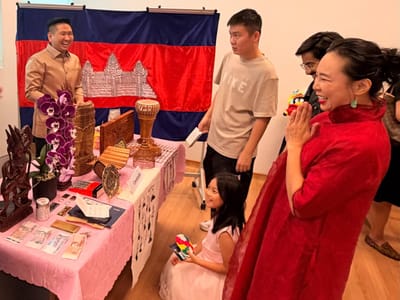 柬埔寨留学生在新加坡国立大学展示高棉文化魅力