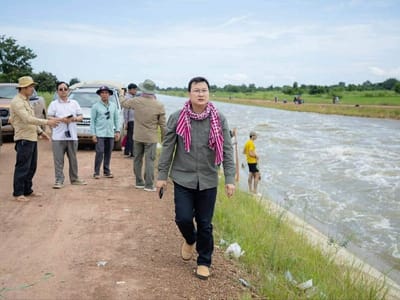柬埔寨农林渔业部部长邓迪那视察波贝市水闸，部署防洪工作