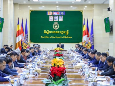柬埔寨副首相翁赛维索主持法律委员会工作总结会议
