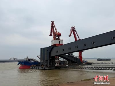 （长江十年行）从“粉尘码头”到智慧绿港：湖南城陵矶港的十年蝶变