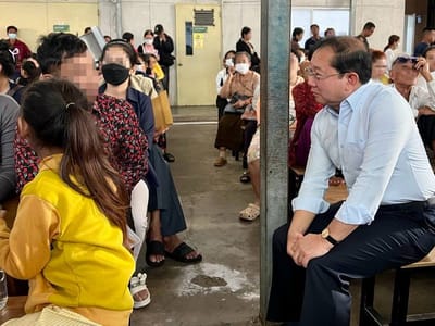 柬埔寨卫生部长视察安东医院 赞扬医护人员敬业精神