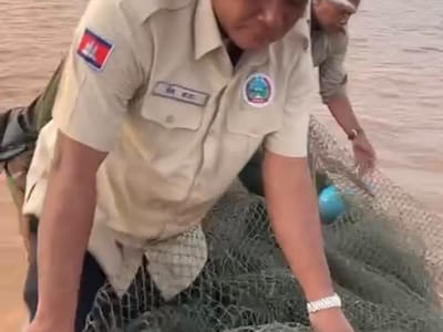 干拉省穆贡布县联合执法打击非法捕鱼，查获大型违规拖网 - 图片3
