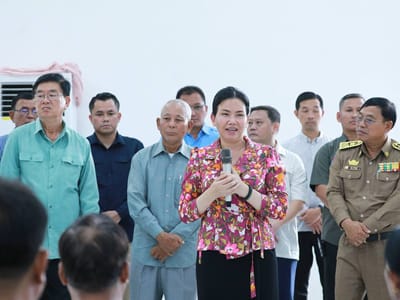 拜林省省长慰问斯登格乡基层干部与安保人员