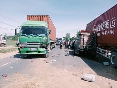 柴桢省1号公路发生三车连环撞事故