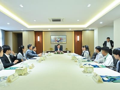 工业部长会见柬青年学生代表团 祝贺其在东盟+3少年科学奥德赛中斩获11枚奖牌