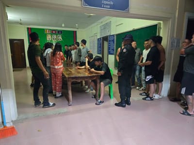 马德望省警方深夜发现28名外国人，疑为电诈窝点溃逃人员