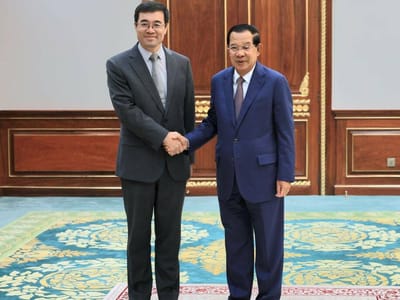 洪森亲王会见中国外交学院院长高飞