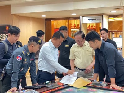 西港警方突袭3个涉嫌赌博和毒品地点！