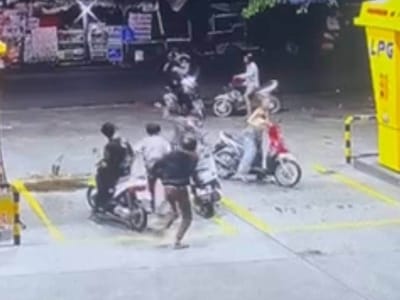 金边超30名不良青年街头聚众伤人毁车