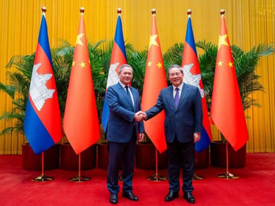 柬埔寨首相洪玛奈与中国总理李强举行会谈