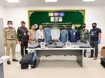 德崇国际机场查获近34公斤干大麻