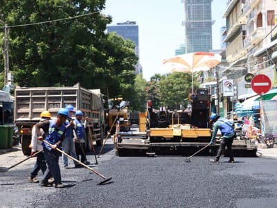 金边市政府启动路面修缮工程 铺设沥青路面全长逾1公里