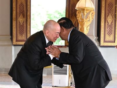 柬埔寨国王会见参加第二届国际议长大会的各国代表团