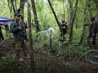 又来了！泰军“三角区”附近秘密架设150米铁丝网