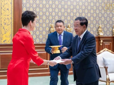 柬埔寨代理国家元首洪森会见德国新任驻柬大使